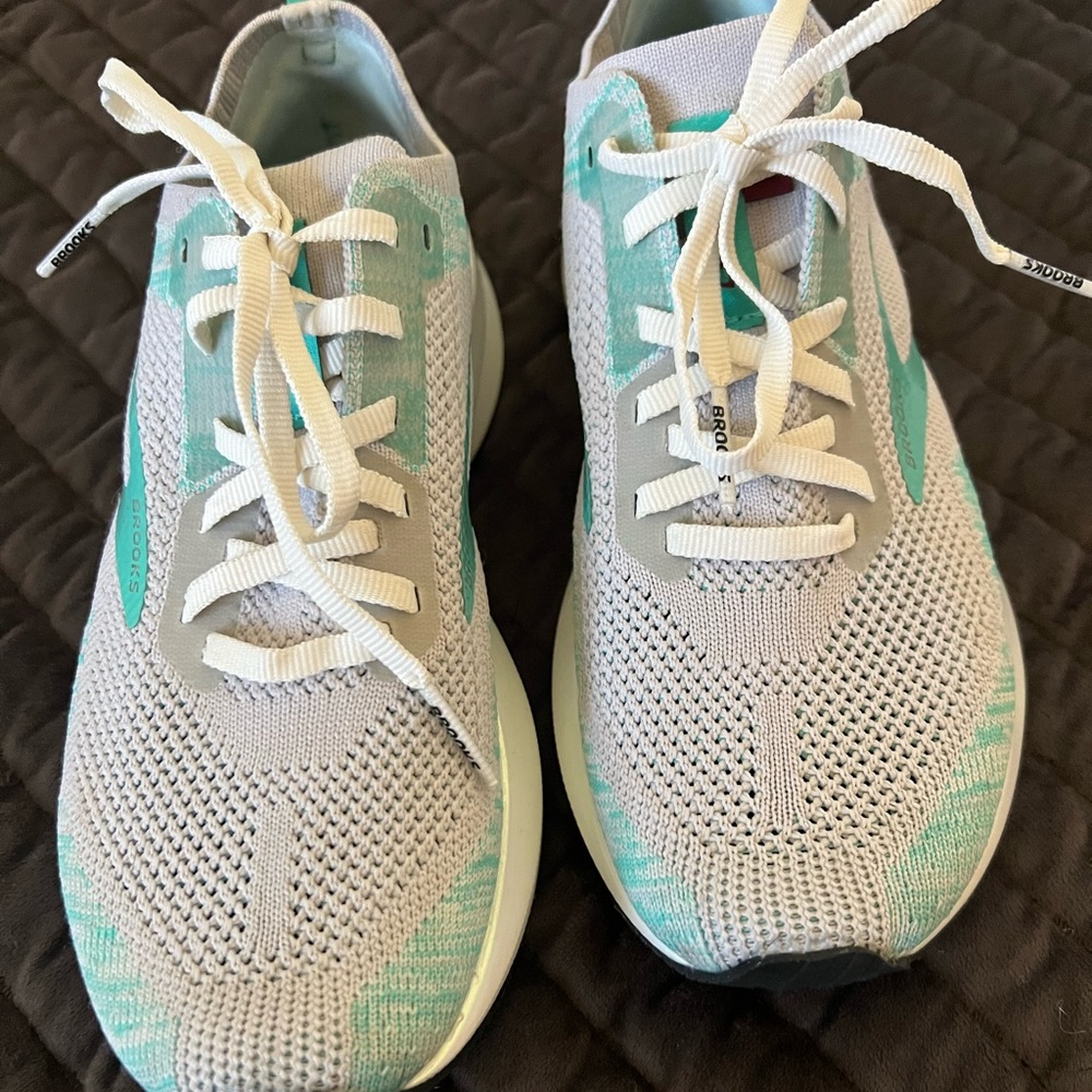 Women’s brooks shoes 6.5 NEW